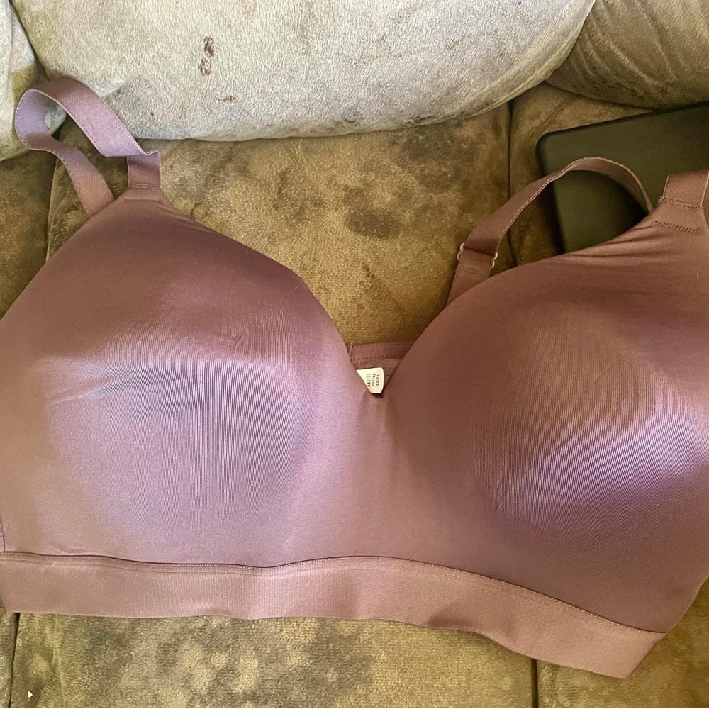 Maurice’s size 40d wireless tshirt bra